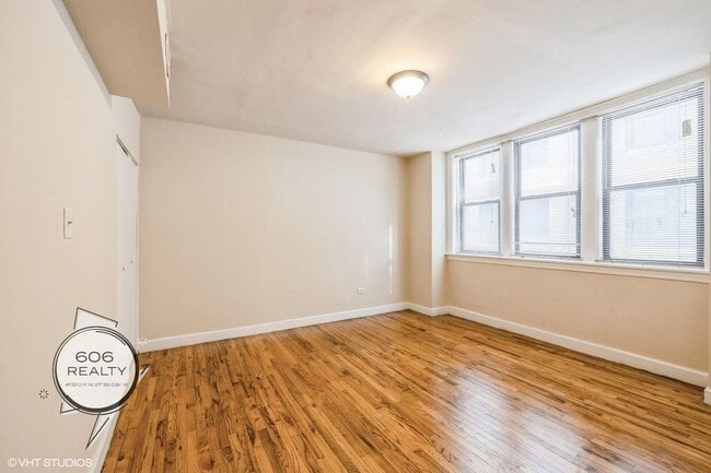 Building Photo - 1020 E Hyde Park Blvd