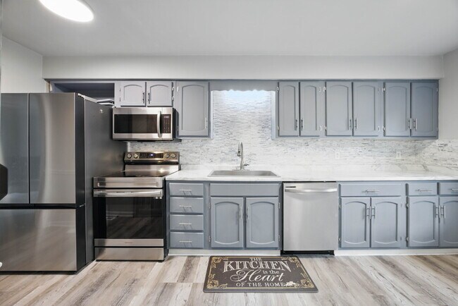 Building Photo - Beautiful 2 Bedroom 1.5 Bathroom Duplex