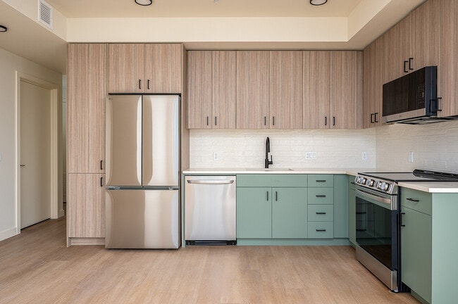Building Photo - Cedarline