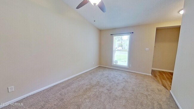 Building Photo - 178 Village Cir