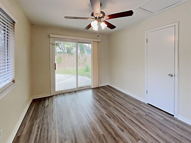 Building Photo - 15215 Bedford Glen Dr