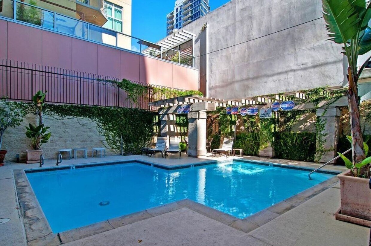 Foto del edificio - 1 bed /1 bath in Downtown San Diego
