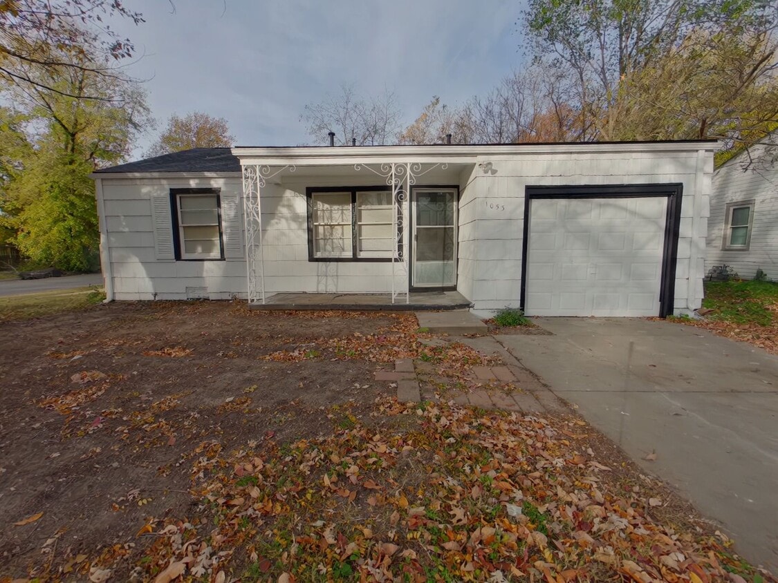 Primary Photo - 3 Bedroom Home