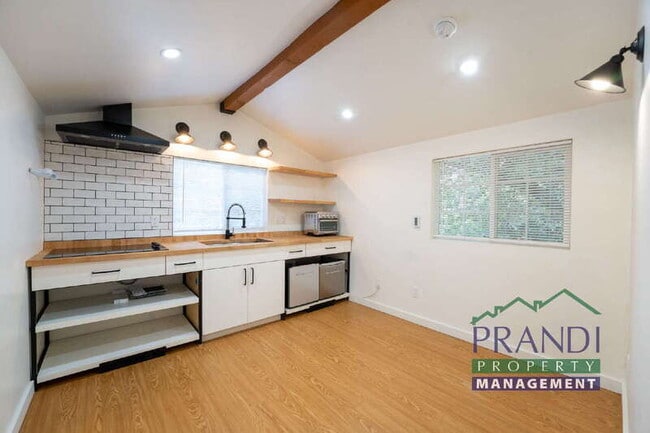 Building Photo - 73A Tamalpais Rd