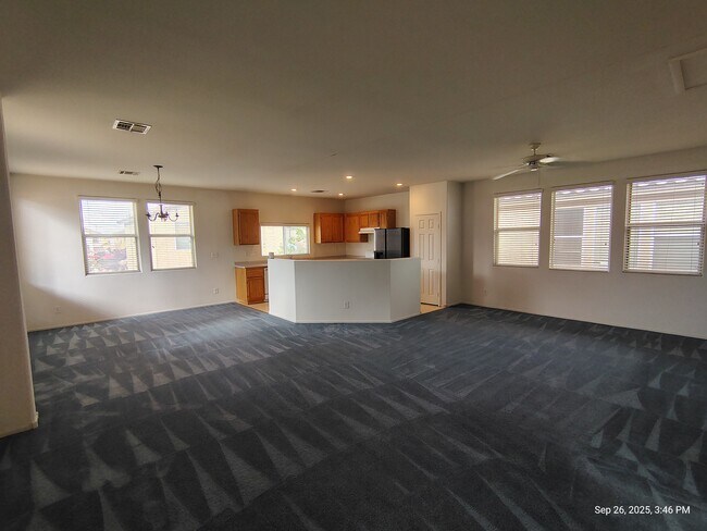 Foto del edificio - 6284 W Cougar Ave