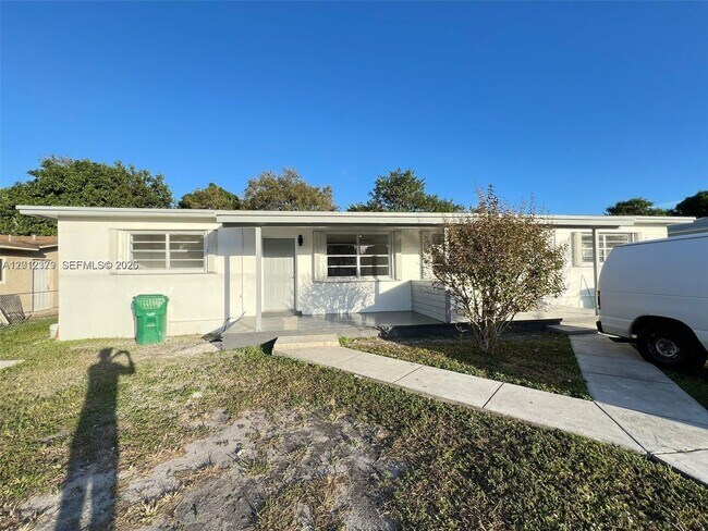 Foto del edificio - 15741 NW 38th Pl