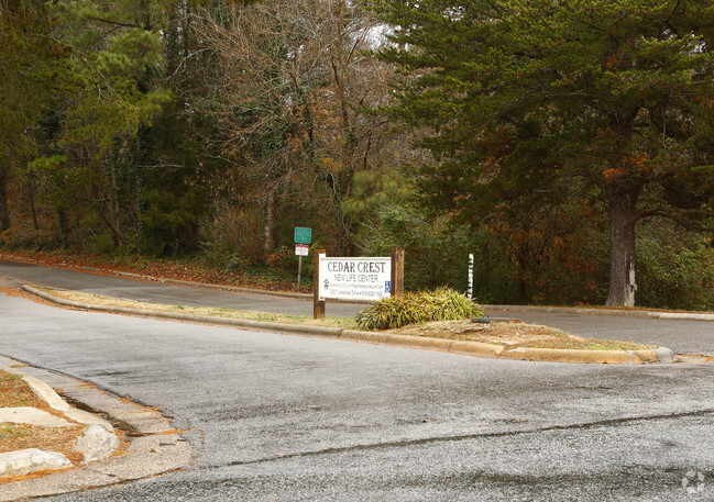 Foto del edificio - Cedar Crest New Life Center