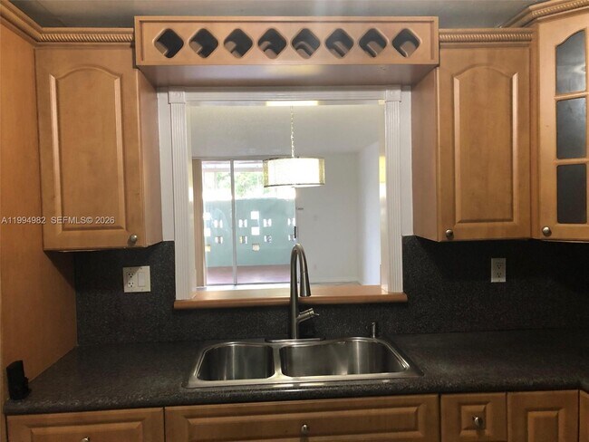 Foto del edificio - 404 NW 68th Ave