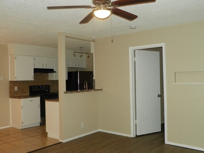 Building Photo - 410.412 Cypress Ln