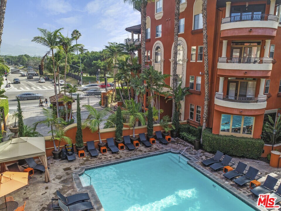 Foto principal - 6240 W 3rd St