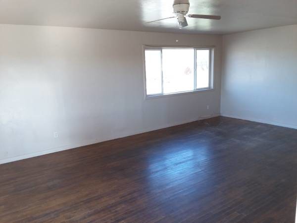 Building Photo - 922 Walnut Dr