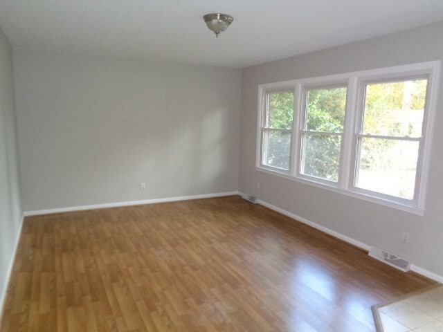 Building Photo - Desirable Location! Ranch Style House in C...