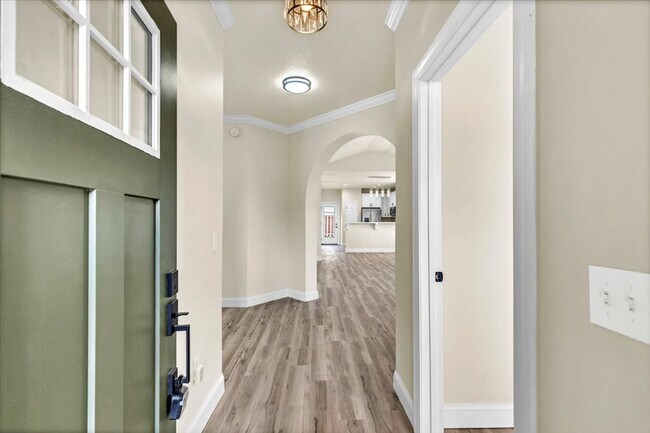 Building Photo - Completely Renovated 4 Bed/2 Bath in White...