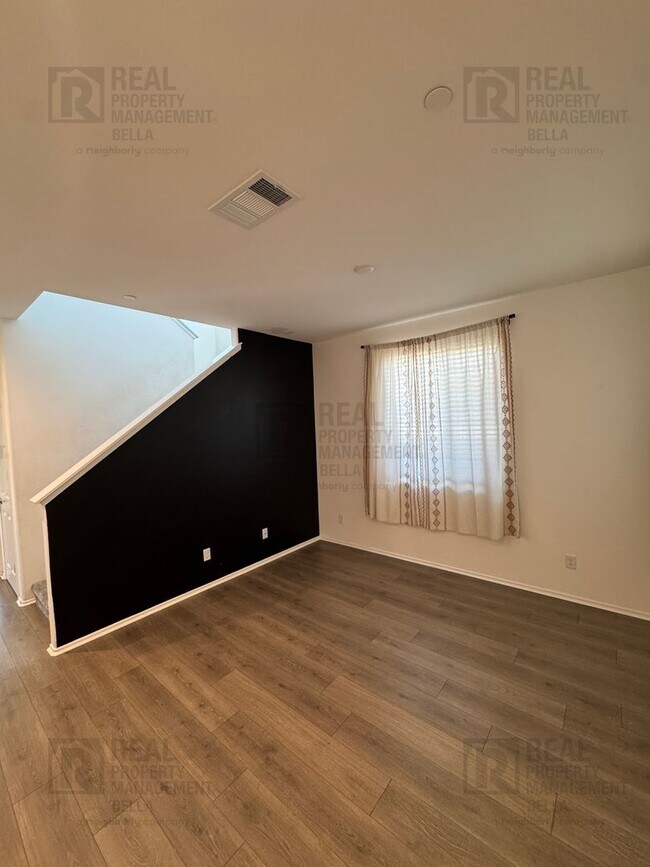 Foto del edificio - Spacious 3-Bedroom Home in the Desirable McSweeny Farms Community!