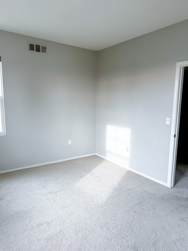 Building Photo - 1240 Whitney Ranch Pkwy