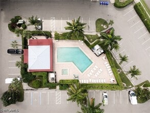 Building Photo - 807 River Point Dr