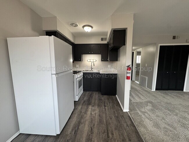 Building Photo - 4431 Oakwood