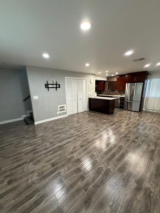 Foto del edificio - 618 N Howard St