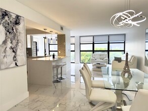 Building Photo - 400 Leslie Dr