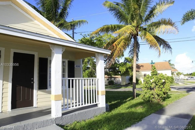 Foto del edificio - 400 Foster Rd