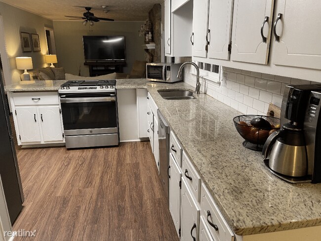 Foto del edificio - 4 br, 3 bath House - 1001 Apache Rd