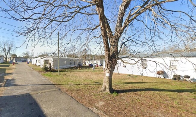 Building Photo - 1110 College Cir S