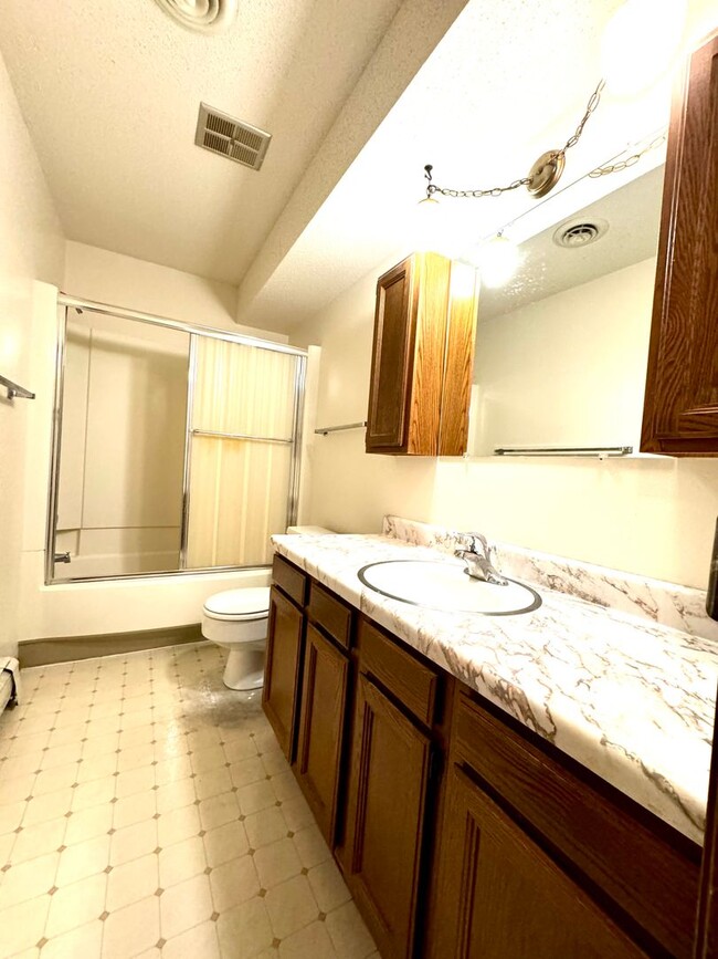 Building Photo - Cliffwood Apartments III
