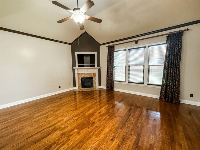 Building Photo - 10711 Quiet Cove