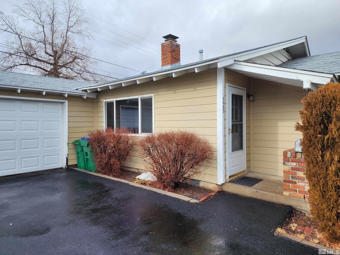 Primary Photo - 1647 Lakeside Dr