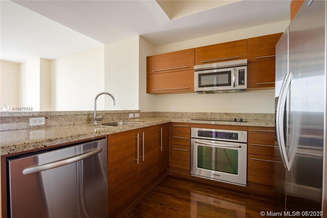 Building Photo - 2681 N Flamingo Rd