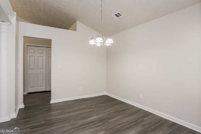 Building Photo - 5985 Green Meadow Way