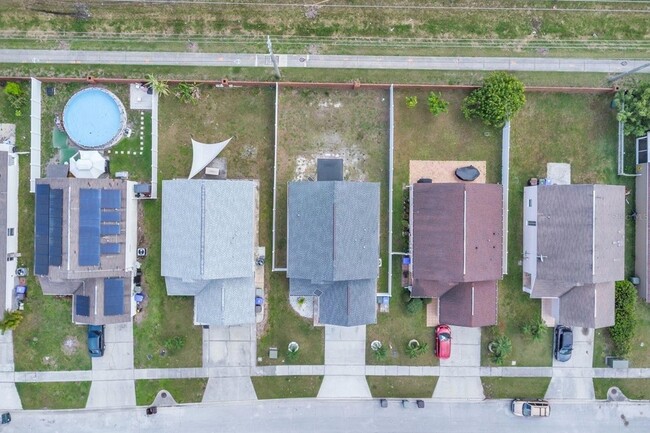 Building Photo - 2113 Jessa Dr