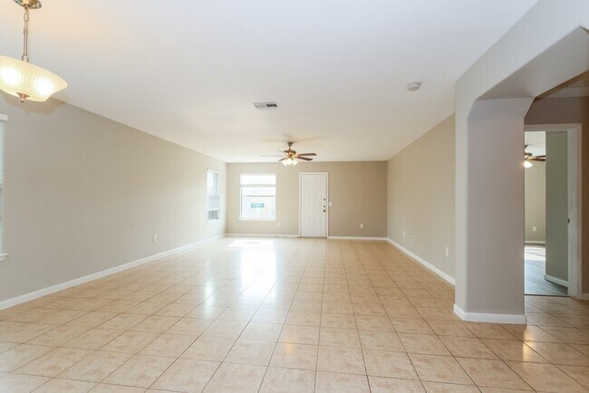 Foto del edificio - 15322 Key Crest Ln
