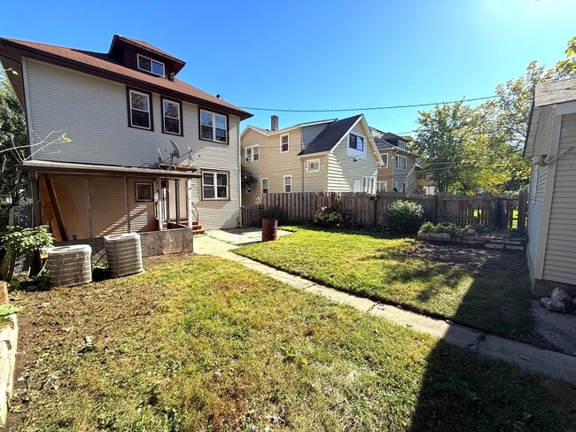 Foto del edificio - 828 Lenox Ave