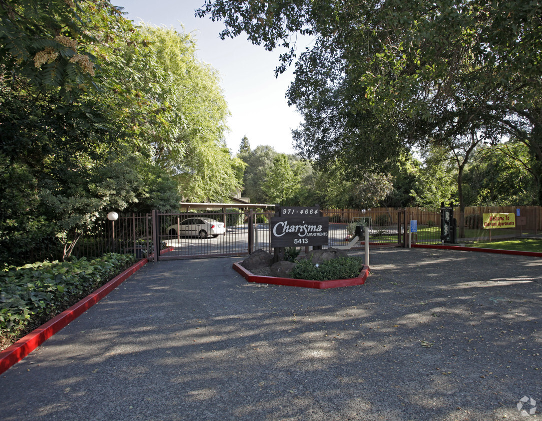 Foto del edificio - Charisma Apartments