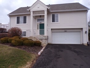 Building Photo - 583 S Parkside Dr