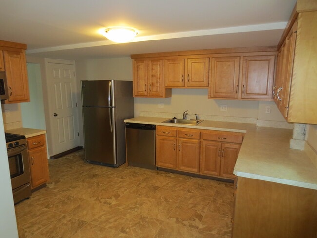Building Photo - 357 Naubuc Ave