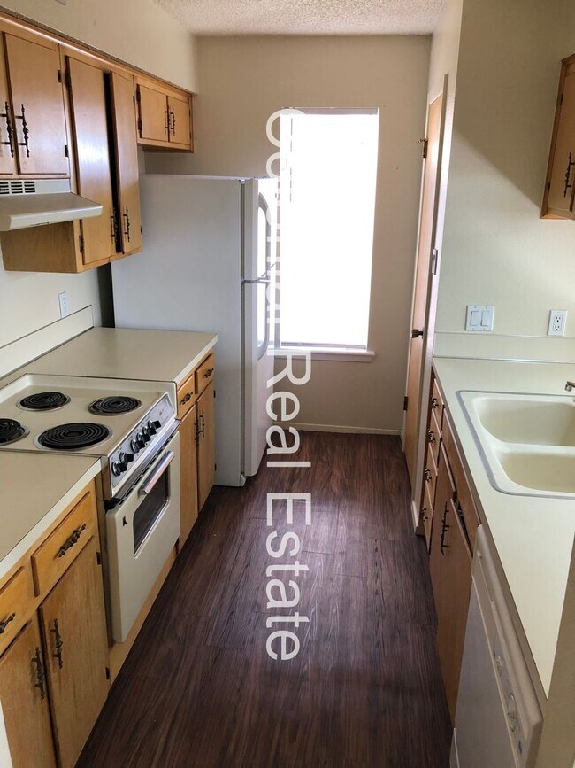 Building Photo - 303 Innsdale Terrace