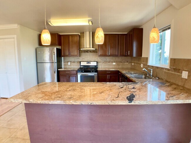 Foto del edificio - Updated TOP FLOOR 2BR/2BA FLAT! IN-UNIT LA...