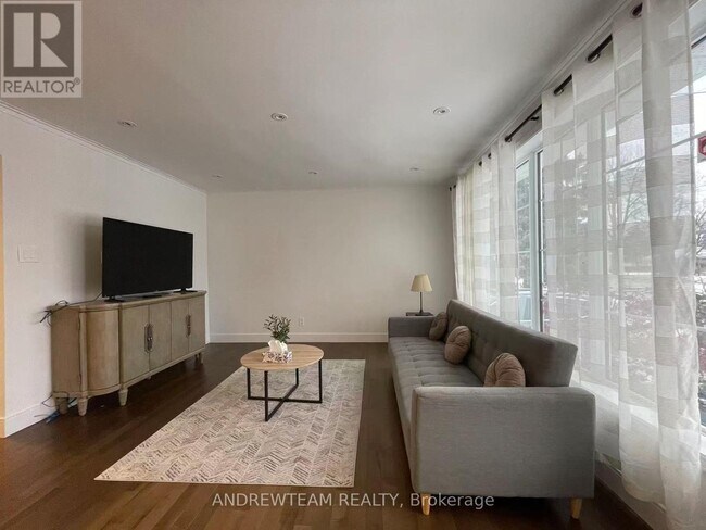 Photo du bâtiment - 382 Lynett Crescent