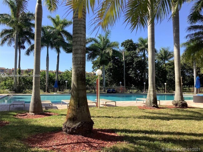 Foto del edificio - 9300 Fontainebleau Blvd