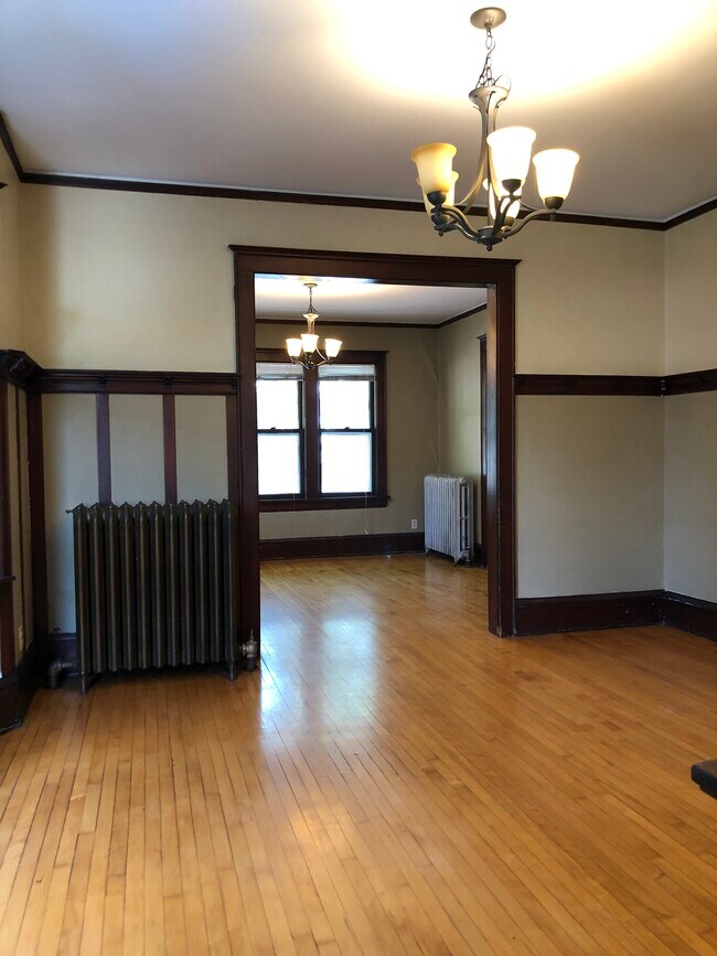 Building Photo - 741 E Homer St