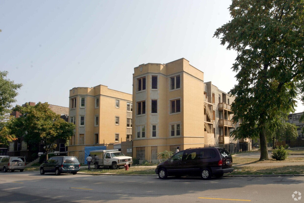 1102711035 S Martin Luther King Dr, Chicago, IL 60628 Apartments in