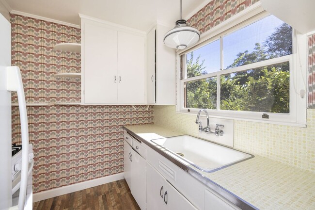 Foto del edificio - 1 Bed, 1 Bath Standalone ADU w/ Laundry & ...
