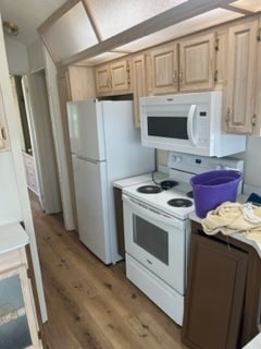 Kitchen - 32550 Highway MM