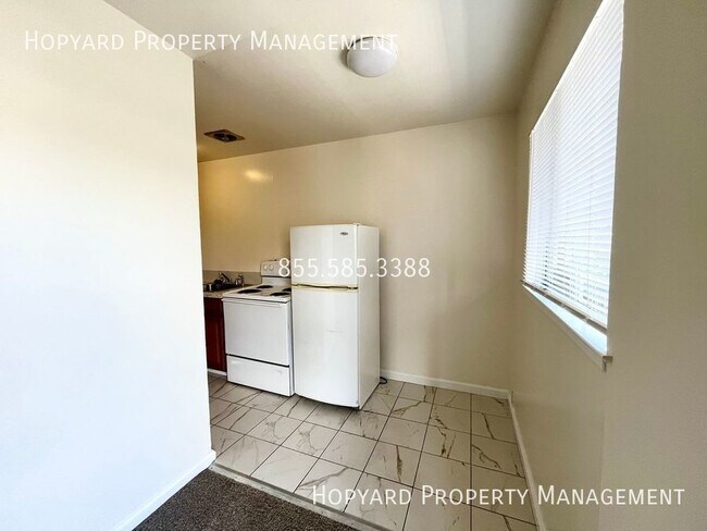 Building Photo - Lovely 1-Bedroom Unit Available For Immedi...