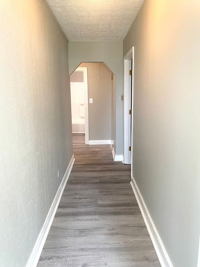 Building Photo - 3 Bedroom home in the Chickasaw Neighborhood