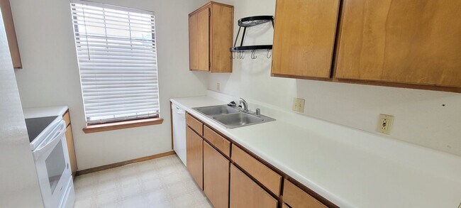 Foto del edificio - BRICK HOME NEAR HOSPTIAL AND CANNON ACCESS