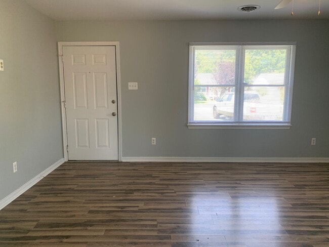 Building Photo - Quaint 3 Bedroom, 2 Bath Home in Montrose!