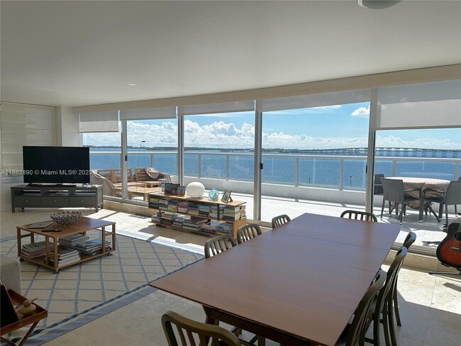 Building Photo - 1541 Brickell Ave